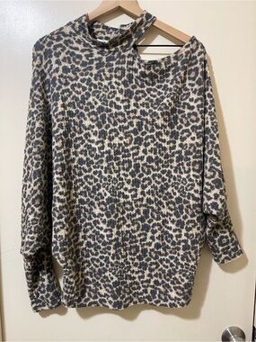 Blue Buttercup Leopard Print Long Sleeve Women’s Sweater Cream & Gray Size Large
